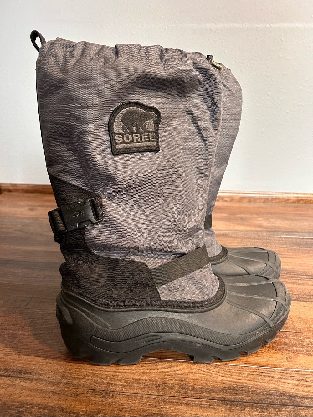 Sorel Gray and Black Insulated Waterproof Blizzard Buckle boots sz 11